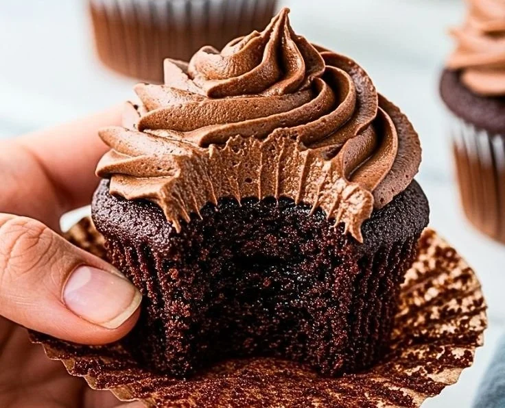 Easy & Moist Chocolate Cupcakes